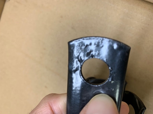 Bastidor de almacenamiento de techo rígido resistente (negro) con arnés de seguridad y cubierta antipolvo - SEGUNDO DE FÁBRICA (050Bx 3002)